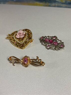 Vintage Pink & Gold Brooch Set – 3-Piece